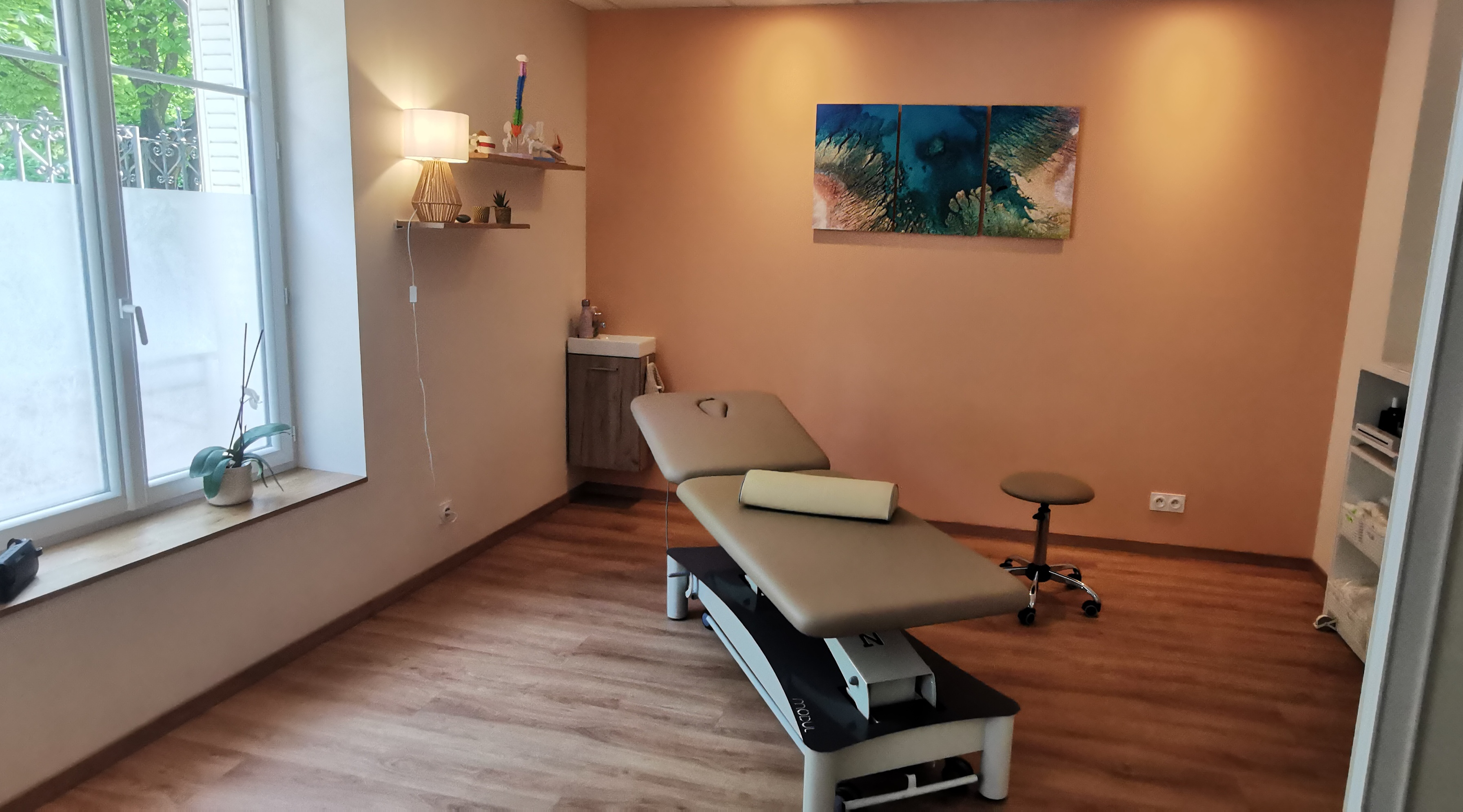 Salle de soin – Cabinet Claire Grandgirard MTC Dijon
